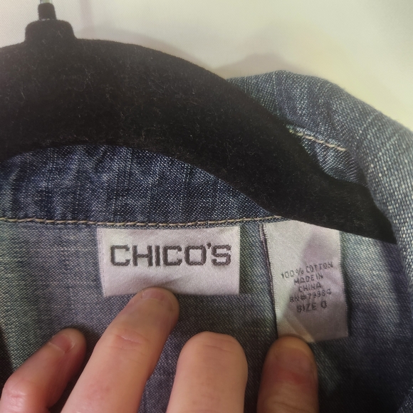 💙Chico's Classic Versatile Blue Button-Up Shirt Size 0 - Picture 3 of 9